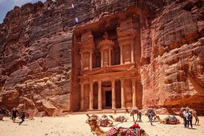 Découvrez petra depuis aqaba en transport privé avec un guide local, prise en charge flexible et retour confortable. réservez votre aventure historique dès maintenant.