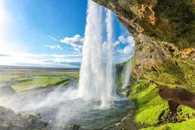 Scopri le spiagge di sabbia nera, i ghiacciai e le cascate dell’islanda meridionale con un tour di un giorno in piccolo gruppo da reykjavik. include pick-up in hotel e guida locale esperta.