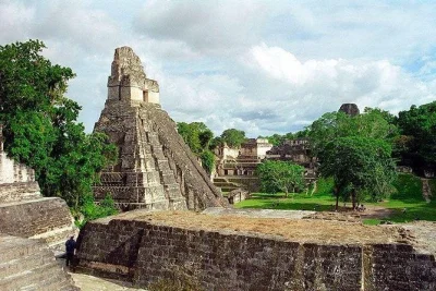 Scopri il mondo antico di tikal con un tour privato da flores, incluso trasporto, pranzo e guida esperta che racconta storie maya autentiche. pickup in hotel o aeroporto incluso.