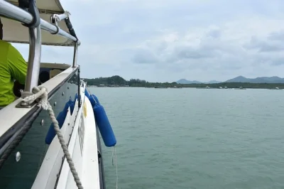 Phuket, transfert en bateau rapide vers koh yao yai ou koh yao noi avec prise en charge à l’hôtel et débarquement facile au quai. réservez pour un trajet sans stress entre les îles.