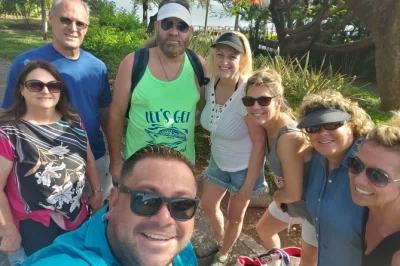 Explore a floresta tropical da costa rica, nade em cachoeira escondida, veja bicho-preguiça e tucanos, e prove café local com almoço típico. reserve com transporte incluso.