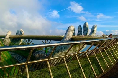 Transporte confortável de da nang até a golden bridge em ba na hills. transfer ida e volta, horários flexíveis e motorista local. garanta seu lugar agora.