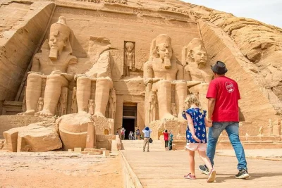Découvrez aswan, abu simbel, le temple de philae et la vallée des rois avec un guide local. transferts, billet de train et prise en charge à l’hôtel inclus.