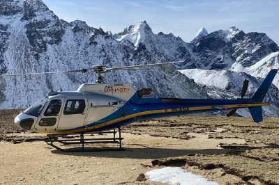 Flieg mit dem helikopter von kathmandu zum everest base camp, genieße frühstück im everest view hotel und erlebe eine unvergessliche himalaya-tour mit lokalem guide und hoteltransfer.
