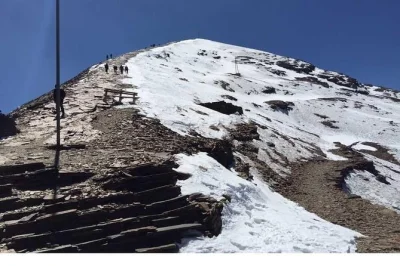 Climb chacaltaya near la paz and wander the valley of the moon with a bilingual guide. includes group transport. book your bolivian adventure now.