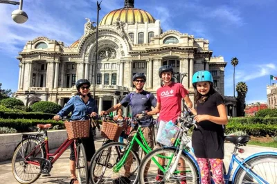 Pedala nel cuore di città del messico, visita chapultepec, bellas artes e gusta autentici tacos. include bici, guida e pranzo.