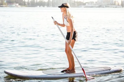 Disfruta del paddle surf en north harbour, manly, con todo el equipo incluido. explora a tu ritmo con ayuda de expertos locales. reserva ya.