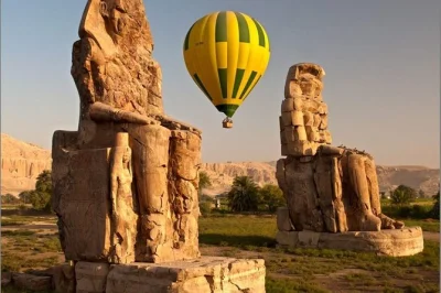Sobrevoe luxor ao amanhecer em um balão, com vistas incríveis da cidade e do nilo. inclui traslado, guia local, lanches e certificado de voo. reserve já.