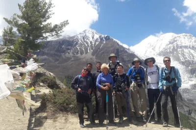 Erlebe den annapurna circuit ab kathmandu mit einer familiengeführten gruppe, lokalem guide und nepali-sprachunterricht. inklusive abholung, öffentlichem transport und allen genehmigungen.