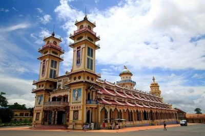 Explore os túneis de cu chi e o templo cao dai em um passeio privado de um dia saindo de ho chi minh. inclui almoço, guia e experiências locais únicas.