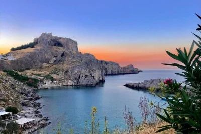 Descubre rodas desde sus calles medievales hasta la acrópolis de lindos, disfruta vinos locales y un día flexible con guía y recogida incluida. reserva ya.