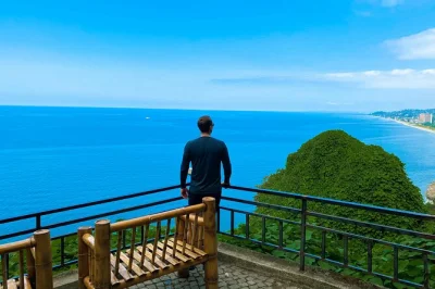 Descubra os mosteiros nas montanhas da geórgia, cânions incríveis e o charme à beira-mar de batumi com guia local. inclui traslado, transporte e refeições típicas.