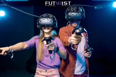 Entre no principal centro de realidade virtual de bruxelas. jogue, compita ou explore com amigos. mais de 200m² de espaço e um enorme catálogo de jogos para todas as idades e níveis de habilidade.