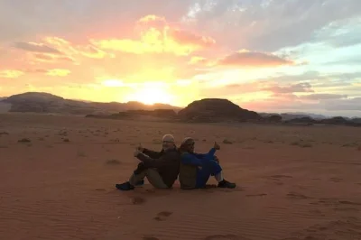 Découvrez la jordanie avec la carte de madaba, une baignade flottante dans la mer morte, l’exploration de petra et une balade en jeep dans wadi rum. chauffeur privé et prise en charge inclus.