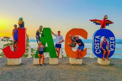 Trasferimento da aeroporto san josé a jaco beach con shuttle pet-friendly, trasporto tavole da surf gratuito e autista locale. prenota ora per un pick-up facile e wifi a bordo.