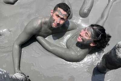 Erlebe den berühmten totumo-schlammvulkan bei cartagena mit lokalen guides. inklusive hoteltransfer, schlamm-massage und duschen. jetzt deinen platz sichern.