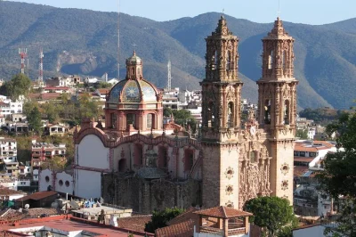 Scopri le stradine di taxco, le botteghe d’argento e la chiesa di santa prisca in un tour di un giorno con colazione, pranzo e pick-up in hotel. prenota ora un’avventura guidata da locali.