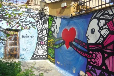 Scopri atene da piazza syntagma all’acropoli con una guida locale. passeggia tra antiche vie, il mercato dell’agorà e angoli nascosti. prenota ora con ingresso salta fila.