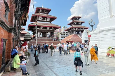 Entdecke kathmandus unesco-welterbestätten – swayambhunath, durbar square, pashupatinath & boudhanath – mit einem lokalen guide. inklusive hotelabholung und privatem transport.