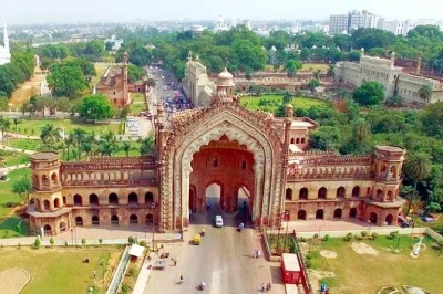Descubra os imambaras históricos de lucknow, a british residency e os mercados vibrantes com guia particular. inclui transporte do hotel e entradas.