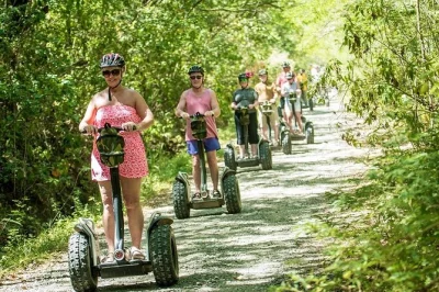 Scivola tra rodney bay e mount pimard con un tour guidato in segway a st lucia. include pick-up in hotel, attrezzatura e snack locali. prenota ora per vivere l’autentica atmosfera dell’isola.