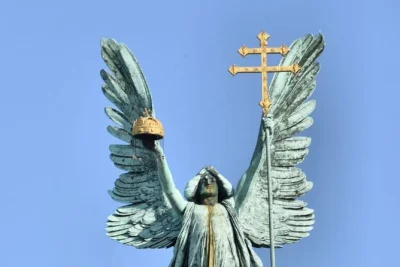 See budapest’s parliament, buda castle, and heroes’ square with a local guide. includes hotel pickup and flexible transport options. book now.