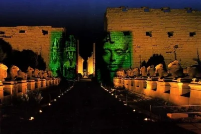 Descubra o templo de karnak em luxor à noite com um show privado de luz e som, guia local e traslado do hotel. garanta já sua vaga para uma experiência inesquecível.