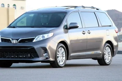 Traslado privado desde el aeropuerto de muscat a tu hotel con guía local que te muestra la ciudad. parada en la gran mezquita sultan qaboos. servicio 24/7 para todos.