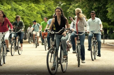 Alquila una bici en el centro de madrid, llévate un mapa gratis y disfruta a tu ritmo. casco y candado incluidos. reserva ya para una aventura flexible y sin guía.
