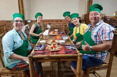 Entdecke hoi ans kokospalmenwald bei einer korbbootfahrt, besuche einen lokalen markt und lerne vietnamesisch kochen – inklusive mittagessen und hoteltransfer.