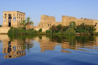 Découvrez aswan avec un égyptologue local : temple de philae, barrage haut et obélisque inachevé. transfert hôtel, billets et balade en bateau inclus. réservez vite.