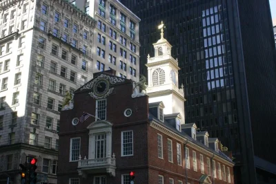 Scopri boston con una caccia al tesoro guidata da smartphone lungo la freedom trail. partenze flessibili e prenotazione per gruppi fino a 5 persone.