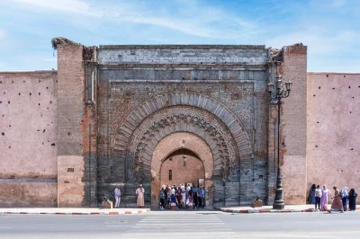 Walk marrakech’s medina with a local guide, explore bahia palace, the jewish quarter, and jemaa el-fna. includes tea and flexible booking. reserve now.
