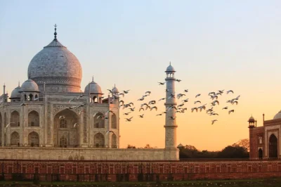 Descubra agra em carro privativo: taj mahal, forte de agra, baby taj e pôr do sol no mehtab bagh. guia local, traslado e tempo para compras inclusos.