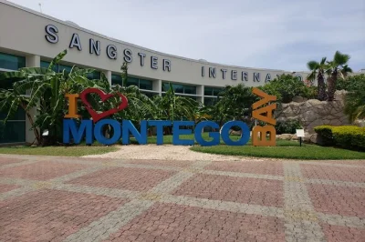 Llega a montego bay y viaja a los hoteles riu montego bay, reggae o palace con un conductor local. traslado privado con aire acondicionado, wi-fi y recogida incluida.