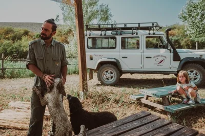 Partez en chasse à la truffe dans les bois de toscane avec un guide local et son chien dressé. dégustation, eau en bouteille et conseils d’expert inclus. réservez vite votre place.