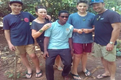 Scopri stone town a zanzibar con una guida locale, visita una piantagione di spezie e goditi trasporto e acqua inclusi. prenota ora questo tour di un giorno.