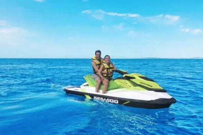 Esplora la riserva naturale los deltas a mallorca in jetski, nuota a cala vella, visita grotte costiere e fai snorkeling con guida locale. tutto incluso. prenota ora.