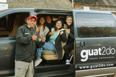 Viaggia da guatemala city ad antigua in un minibus privato con aria condizionata, acqua in bottiglia e autista locale amichevole. include pick-up in hotel o aeroporto.