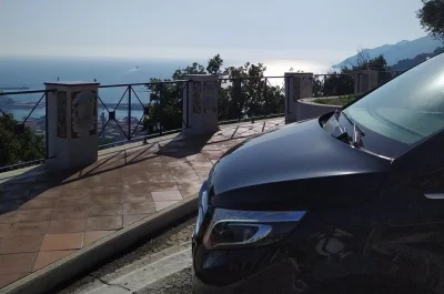 Transfert privé entre basilicata et matera avec chauffeur local, wifi à bord et minibar. prise en charge à l’endroit choisi, aide aux bagages. réservez pour un trajet confortable.