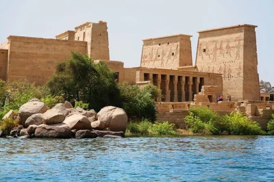 Découvrez le barrage d’aswan, l’obélisque inachevé et le temple de philae en bateau avec un guide local. prise en charge à l’hôtel et horaires flexibles. réservez vite.