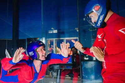 Indoor skydiving in houston memorial erleben: zwei flüge, persönlicher coach und individuelles zertifikat. jetzt buchen für ein unvergessliches abenteuer.