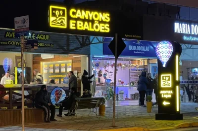 Sobrevoe os cânions de praia grande ao amanhecer em um voo de balão com guias locais. inclui traslado, café e brinde com espumante após o pouso.