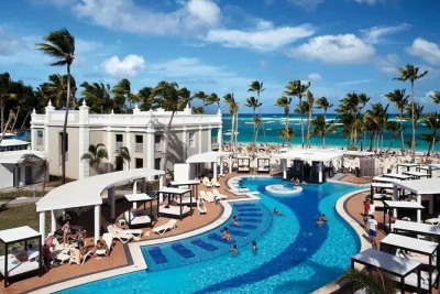 Trasferimento privato dall’aeroporto di punta cana al riu palace bavaro con autista locale, veicolo climatizzato e accoglienza personalizzata. prenota ora per un arrivo senza stress.