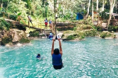 Explore o blue hole na jamaica, descubra as secret falls e faça tubing no white river. tour privado com guia, transporte e ingressos inclusos.