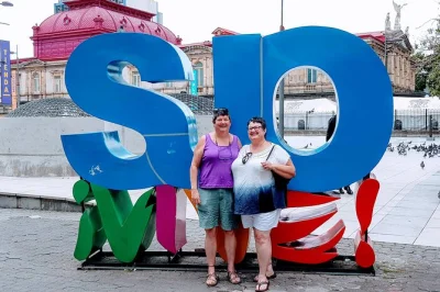 Explore os cantinhos secretos e os destaques de san jose em um tour em grupo pequeno. visite mais de 40 locais, de galerias a parques, com um guia local. reserve já.