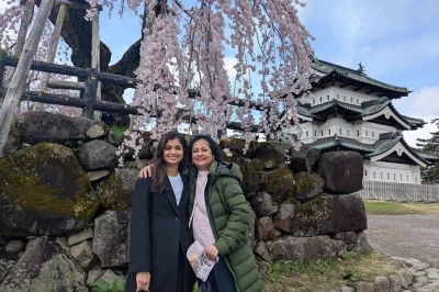 Erlebe hirosakis kirschblüten & schloss mit einem lokalen guide. inklusive hotelabholung, eintritt und busticket. jetzt deinen frühlingsbesuch buchen.