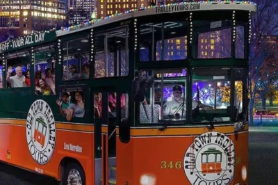 Scopri le luci di natale di boston, beacon hill e il north end a bordo di un trolley riscaldato con guida locale. include un souvenir. prenota ora il tuo posto.