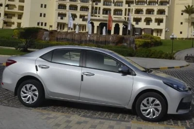 Llega a hurghada sin estrés con un traslado privado desde el aeropuerto, conductor local y wi-fi a bordo. incluye recogida, agua embotellada y extras flexibles.