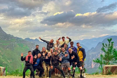 Scopri il circuito ha giang in vietnam con guida locale, soggiorna in case tradizionali e condividi i pasti con le comunità locali. include trasferimenti, moto e tutti i pasti.